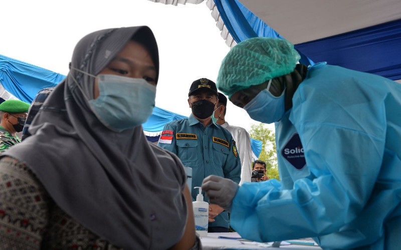  Riau Terima Bantuan Oksigen dan Vaksinasi dari KRI Semarang-594