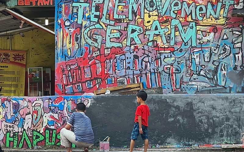  Seni Mural Yang Mengkritik Pemerintah Mulai Dihapus