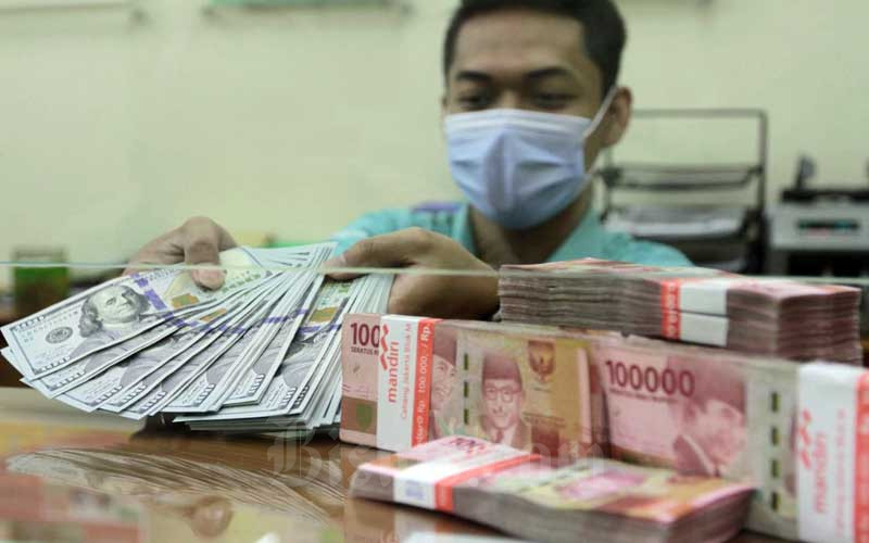  Dolar Masih Kuat, Rupiah Diperkirakan Tertekan Akhir Pekan