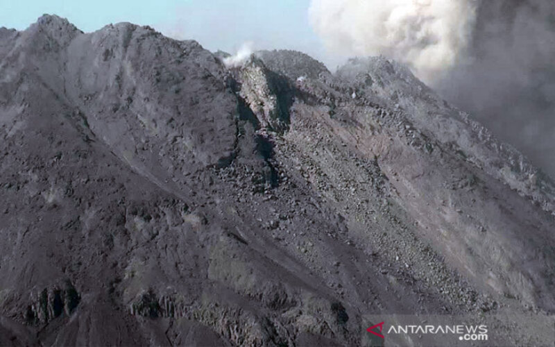  Gunung Merapi Meluncurkan Awan Panas 2 Km ke Arah Barat Daya