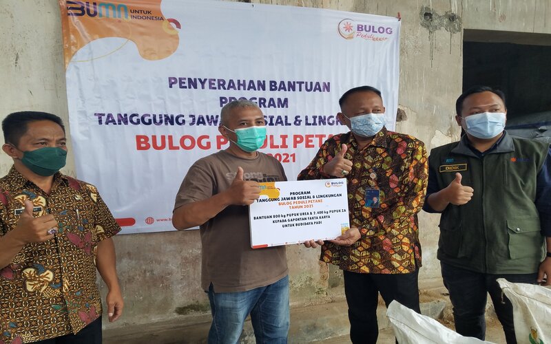  Tingkatkan Penyerapan, Bulog Jatim Bantu Pupuk Gapoktan Mitra