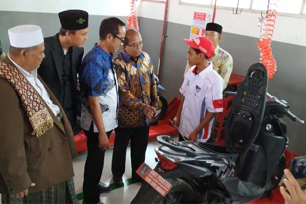  PENJUALAN SEPEDA MOTOR : AHM Kuasai Pasar Domestik