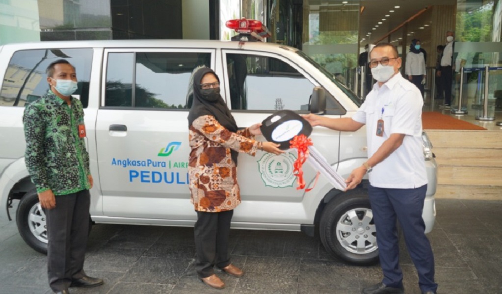  Komitmen Jaga Kesehatan Masyarakat Masa Pandemi, Angkasa Pura I Sumbangkan Dua Unit Ambulance