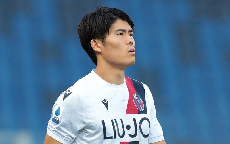  Arsenal Sedang Berburu Bek Asal Jepang dari Bologna