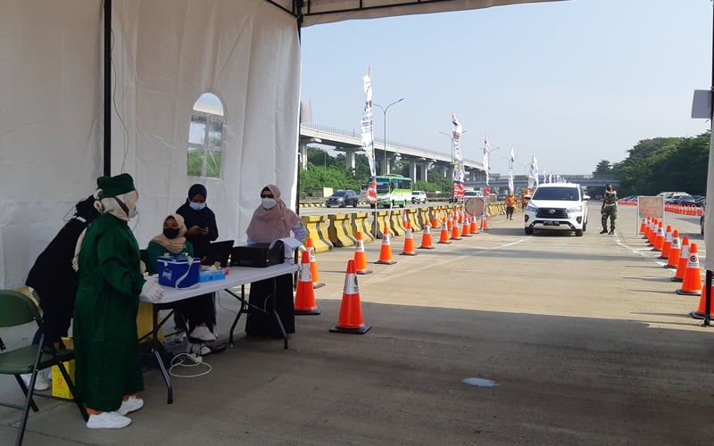  TNI-Jasa Marga Gelar Vaksinasi Drive Thru di Tol Jagorawi