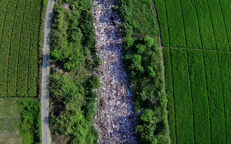  Aliran Kali Busa di Tambun Bekasi Dipenuhi Sampah Sejak Enam Bulan Yang Lalu