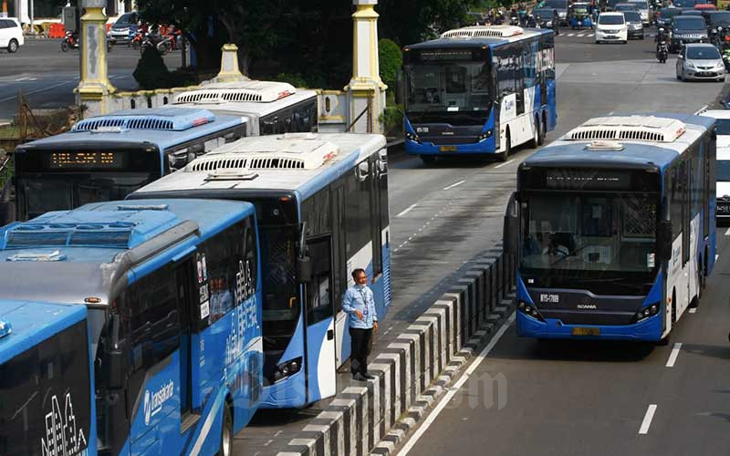  Transjakarta Berikan Layanan Khusus Kepada Tenaga Kesehatan