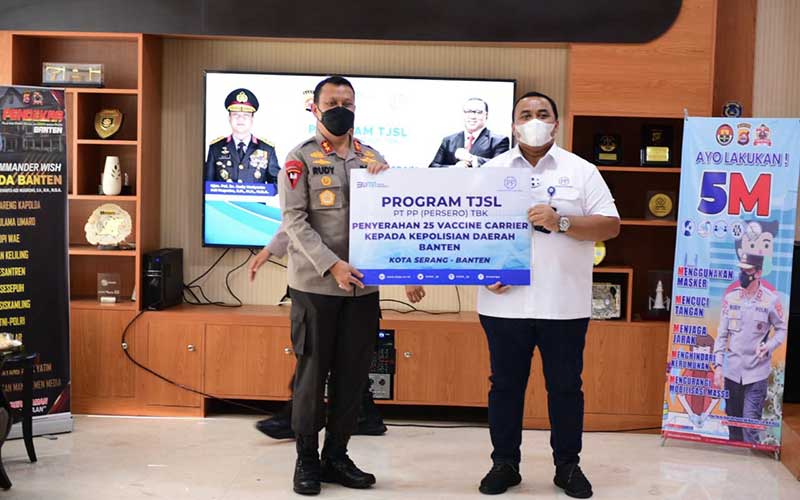 PT PP (Persero) Tbk. Serahkan 25 Unit Vaccine Carrier Kepada Polda Banten