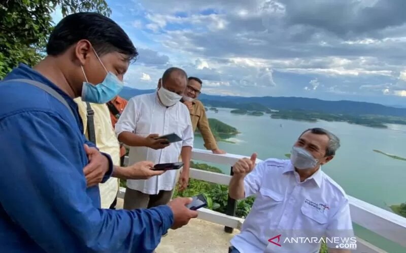  Pesona Puncak Kompe, Ada Danau dan Pulau Kecil-kecil