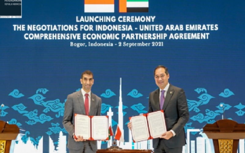 Menteri Perdagangan RI Muhammad Lutfi dan Menteri Perdagangan Luar Negeri Uni Emirat Arab, Thani bin Ahmed Al Zeyoudi saat peluncuran Perundingan UAECEPA, Kamis (2/9/2021). /Kemendag