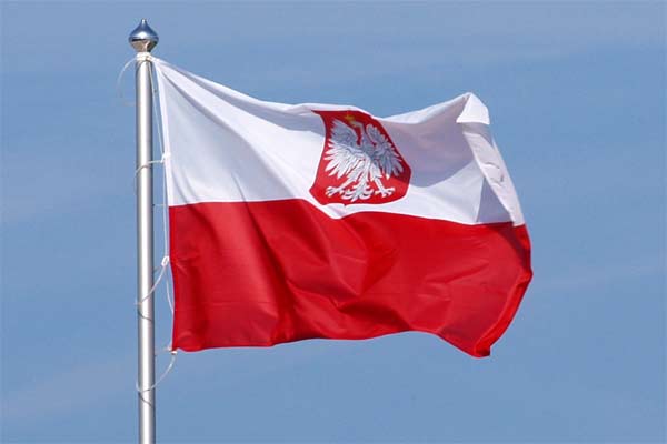 Bendera Polandia berkibar. /wikipedia