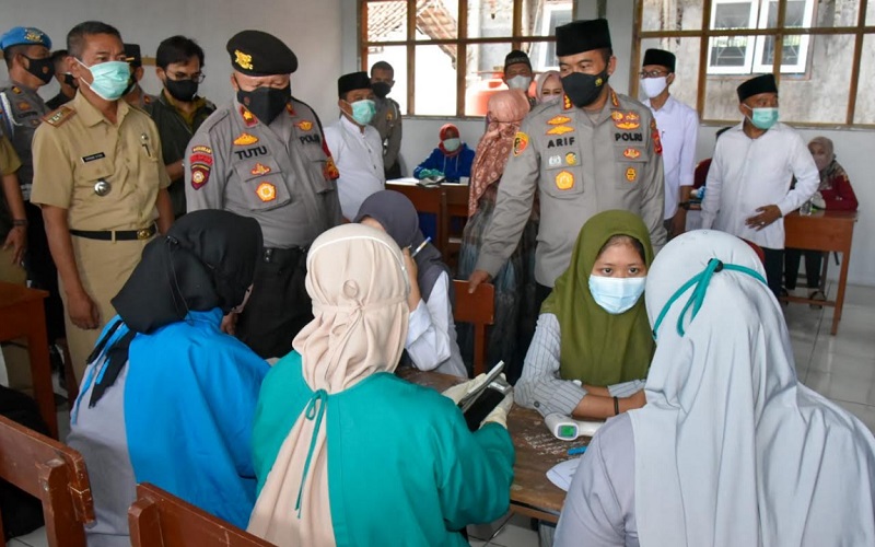  Ribuan Santri di Ponpes Gedongan Cirebon Mulai Dapatkan Vaksin Covid-19