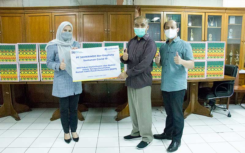  PT Jamkrindo Berikan Paket Nutrisi dan Sembako Untuk Tenaga Kesehatan