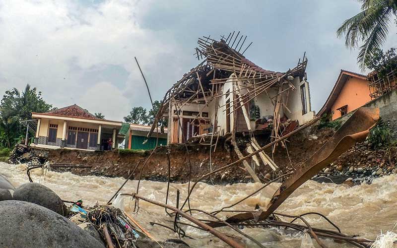  Empat Kecamatan di Bogor Diterjang Banjir Bandang