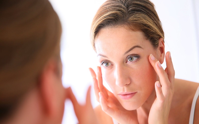Tips menjaga kulit tetap awet muda saat usia 40 tahun. - ilustrasi