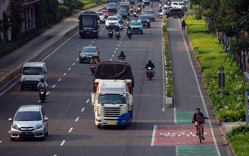  Pekerja Yang Menggunakan Sepeda Kembali Boleh Melintasi Jalan Sudriman-MH Thamrin