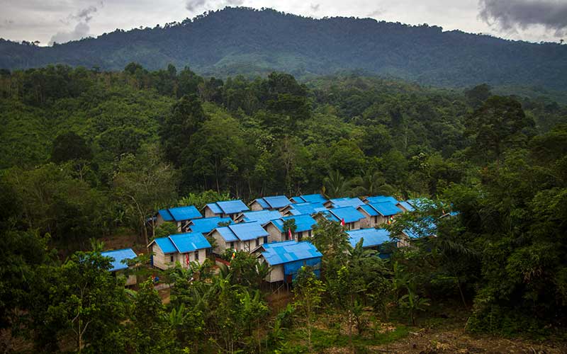  Kemensos Berikan Bantuan Untuk Komunitas Adat Terpencil di Kalimantan