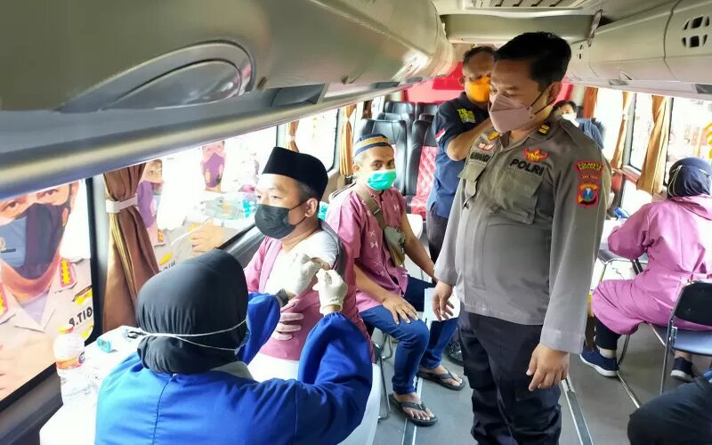  Indonesia Menapaki Fase Endemi, Sidoarjo Vaksin Jemaah Shalat Jumat