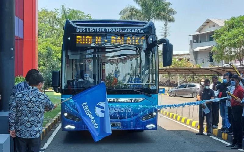  Transjakarta Uji Coba Bus Listrik Blok M-Balai Kota