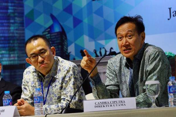 Direktur Utama PT CIputra Development Tbk. (CTRA) Candra Ciputra (kanan), memberikan paparan didampingi Direktur Harun Hajadi, di sela-sela paparan publik di Jakarta, Kamis (15/6)./JIBI-Dwi Prasetya