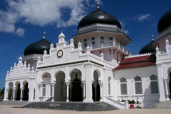  Kementerian ATR/BPN Serahkan Sertifikat Wakaf untuk Masjid Raya Baiturrahman