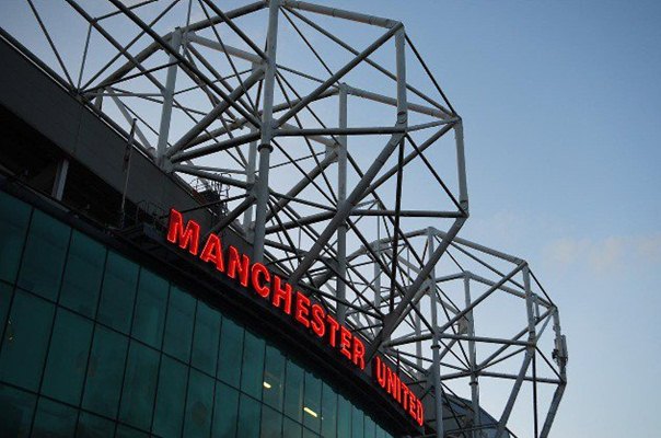  Keluarga Glazer Jual Saham Manchester United Rp1,4 Triliun