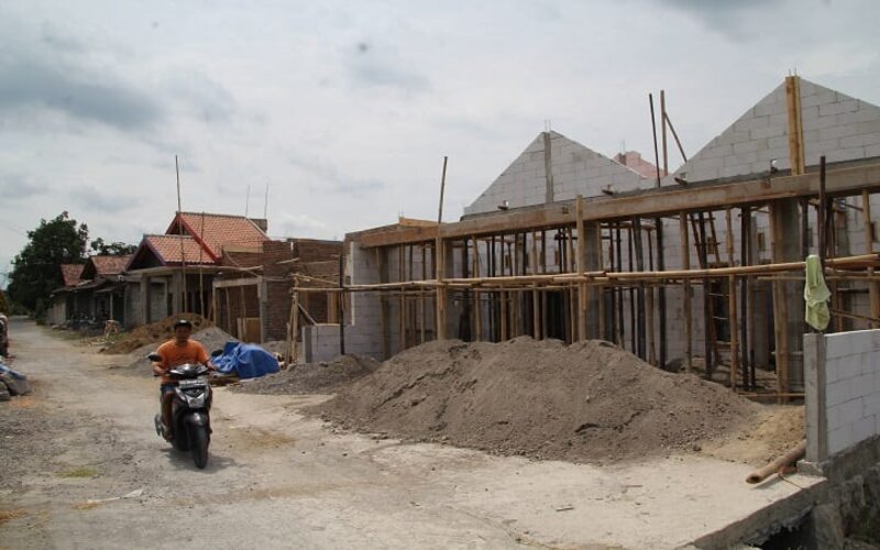Warga terdampak proyek tol Solo-Jogja Desa Ngabeyan, Kecamatan Karanganom membangun rumah baru di wilayah Dukuh Senden, Desa Ngabeyan, Sabtu (11/9/2021)./JIBI-Taufiq Sidik Prakoso.