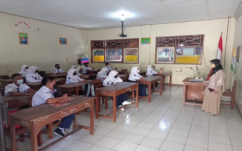  Sidak Pembelajaran di Klaten, Ganjar Temukan Sekolah Tak Disiplin Prokes