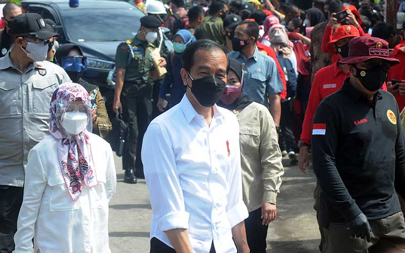  Presiden Joko Widodo Tinjau Pelaksanaan Vaksinasi Covid-19 di Klaten Jawa Tengah