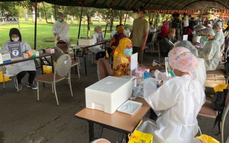  Pemerintah Genjot Vaksinasi Covid-19 di Daerah Luar Jawa-Bali