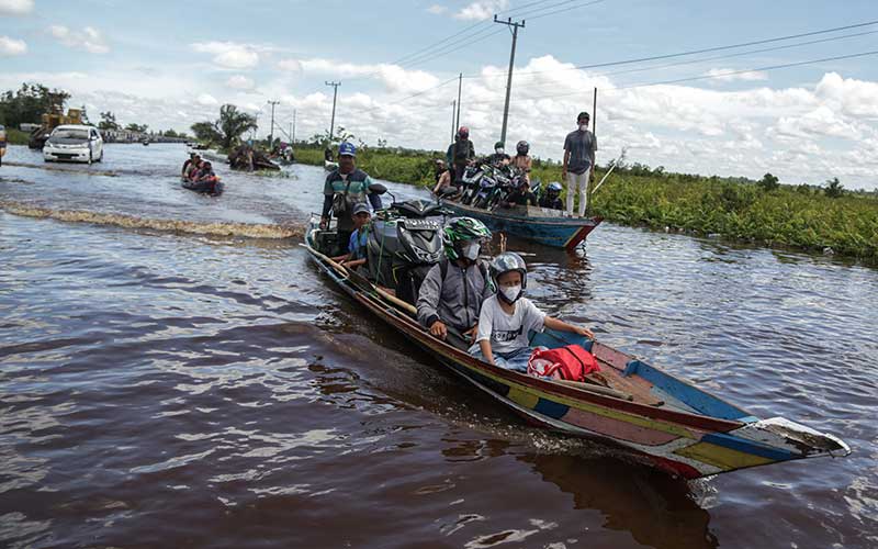  Jalan Trans Kalimantan Terendam Banjir Luapan Sungai Kahayan