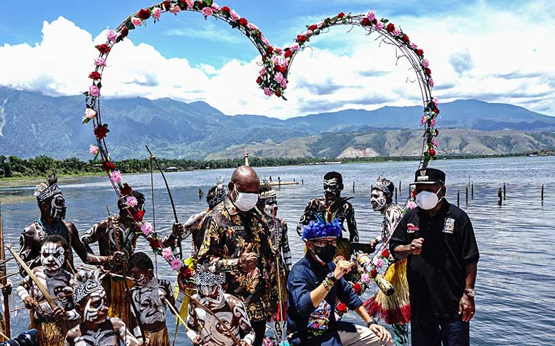  Sandiaga Uno Menteri Pertama Kunjungi Kampung Yoboi Papua