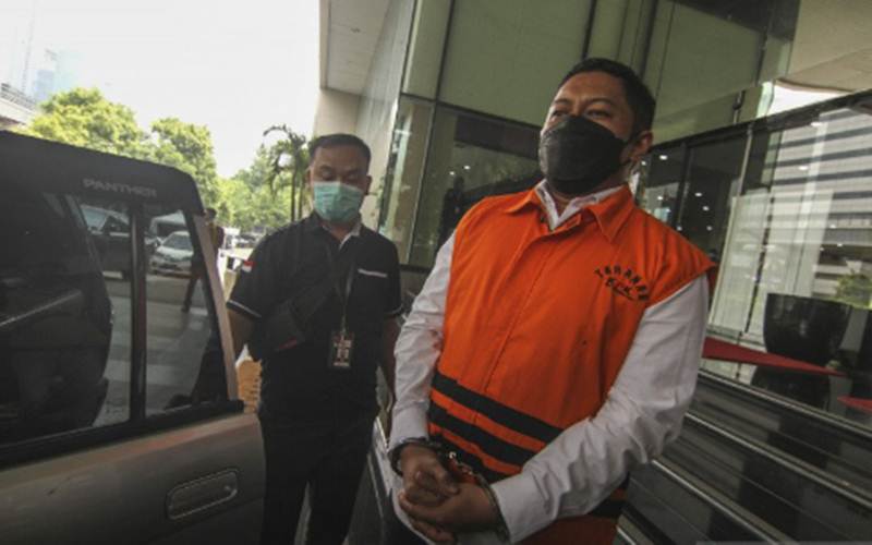  TINDAK PIDANA KORUPSI : Suap Bertahap Eks Penyidik KPK 