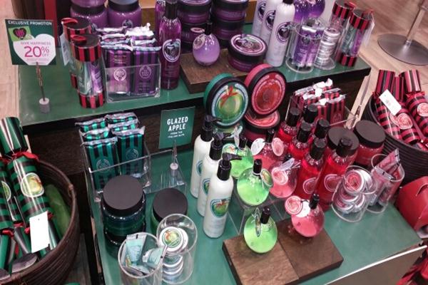  The Body Shop Buka Refill Station Botol Kemasan
