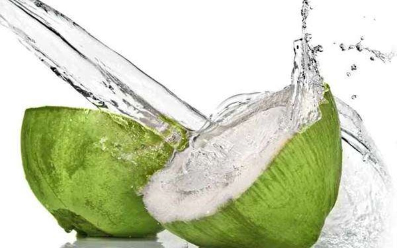  Cek Fakta Air Kelapa Bisa Atasi Covid-19 dan Menetralisir Vaksin