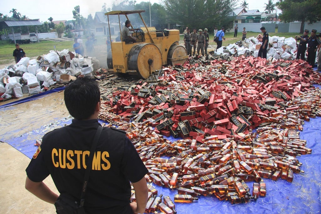  Petugas Bea Cukai Amankan Jutaan Batang Rokok Ilegal di Sumatera Utara dan Jawa Barat