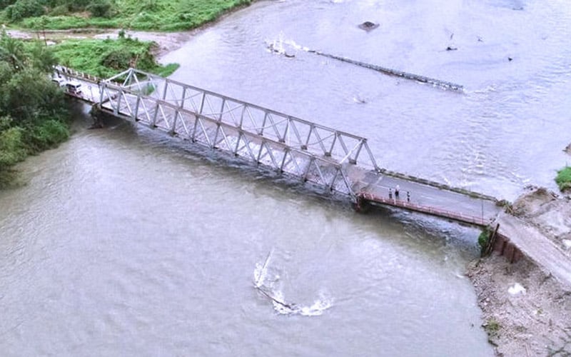  Kementerian PUPR Lakukan Uji Beban Jembatan Permanen Waikaka