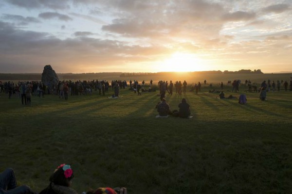 Sunrise Stonehenge, Reuters