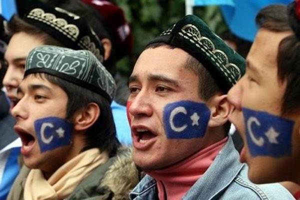 Muslim Uighur di China/ dancingturtle.org
