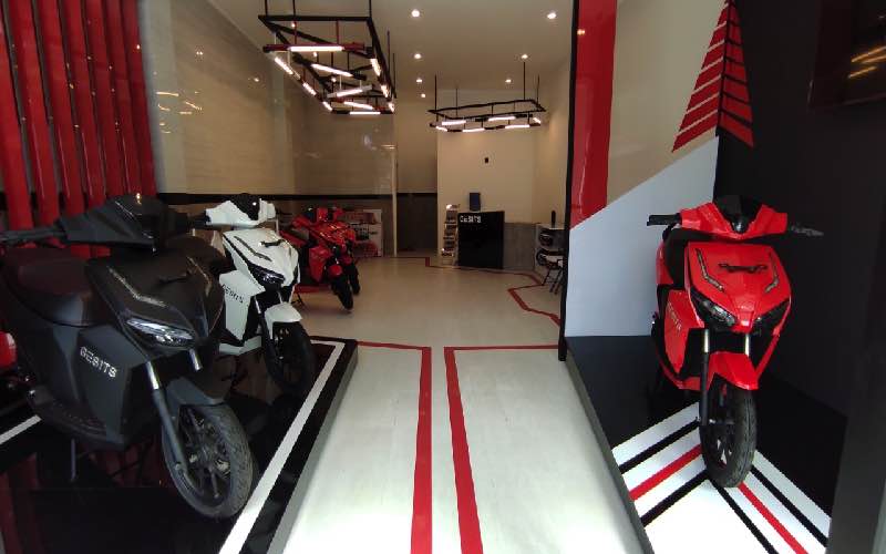  Peminat Motor Listrik di Bali Meluas Sampai Loper Koran
