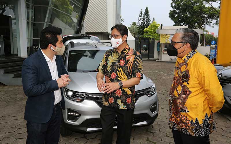  Dukung Pengurangan Emisi Karbon, Bank DBS Indonesia Ganti Mobil Operasional Dengan Renault Triber RXZ AMT