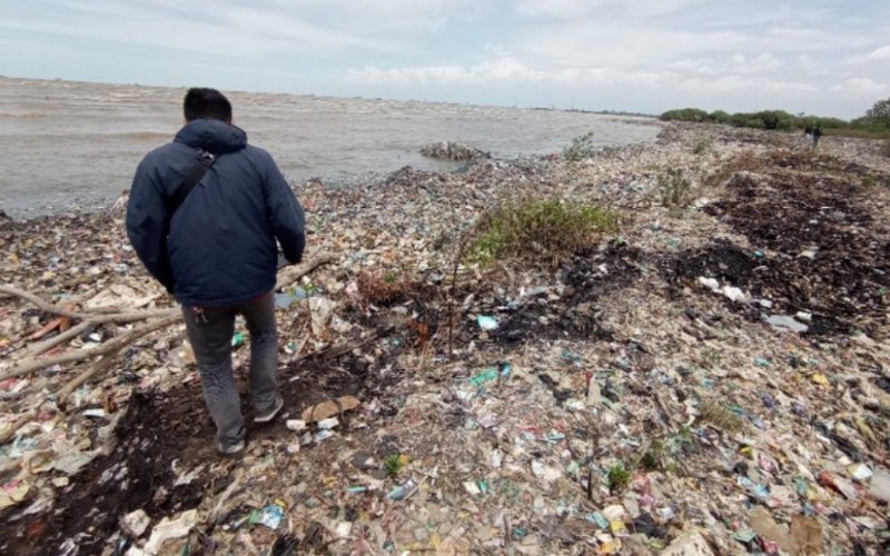  Pesisir Kota Cirebon Tercemar Sampah
