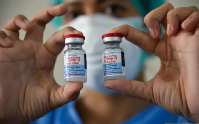  Pemerintah Tegaskan Vaksin Dosis Ketiga Hanya untuk Tenaga Kesehatan