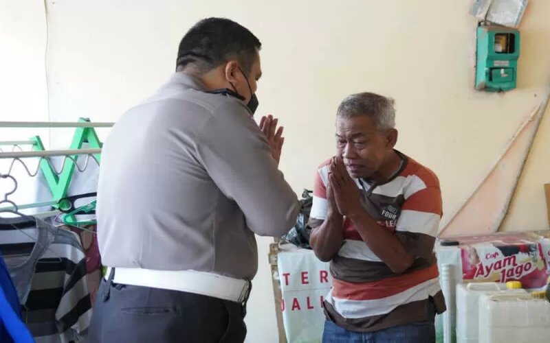 Pensiunan Polisi di Semarang Jadi Manusia Silver