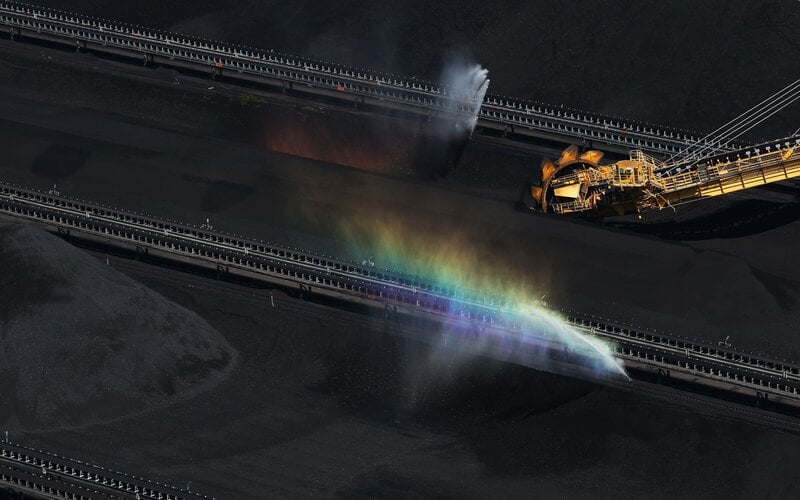 Fasilitas conveyor belt di salah satu tambang batu bara Australia/ Bloomberg