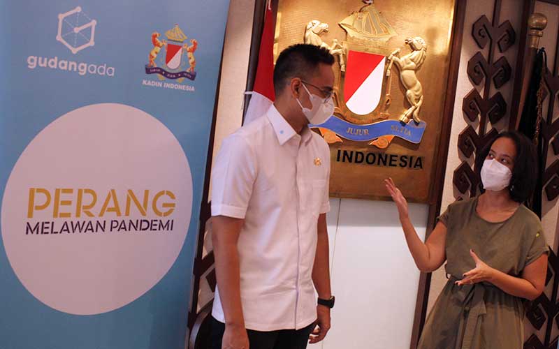  Dukung Gerakan Perang Melawan Pandemi, GudangAda Serahkan Paket Sembako Kepada KADIN