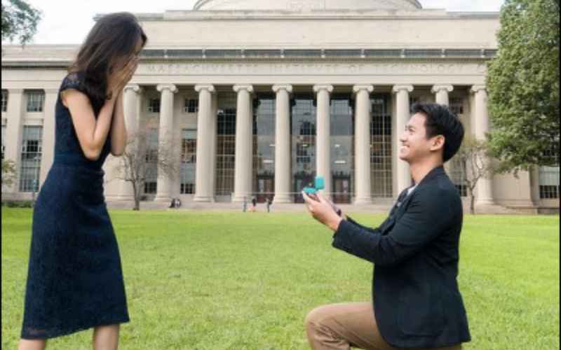  Jadi Ruang Bucin, CEO Ruangguru Belva Devara Lamar Kekasih di Halaman Kampus MIT