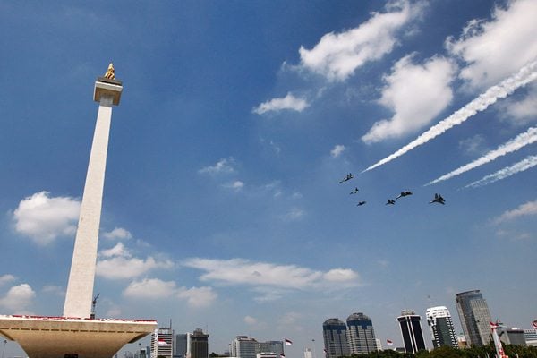  HUT ke-76 TNI Dimeriahkan Atraksi 18 Pesawat Tempur di Langit Jakarta