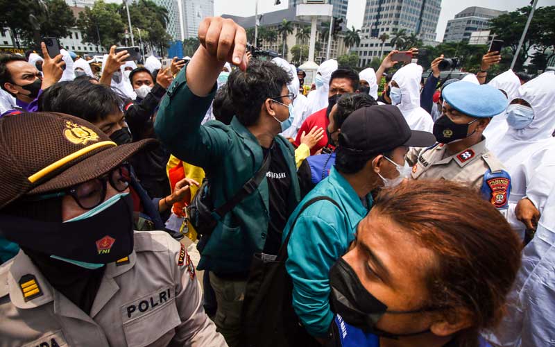 Mahasiswa Gelar Aksi Peringati Satu Tahun Omnibus Law di Jakarta