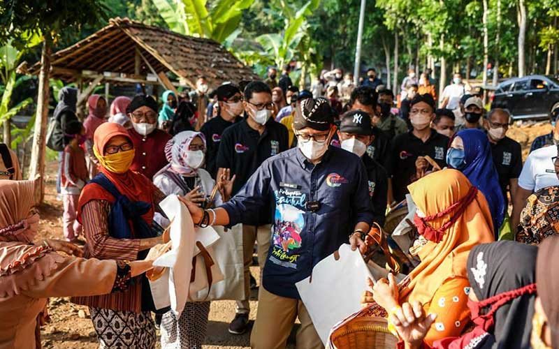  Kunjungan Sandiaga ke Desa Kaki Langit, Pengharapan Pemulihan Ekonomi